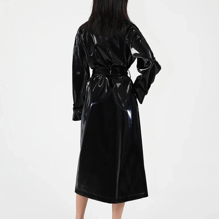 Yuri™ – Reflecterende Lakleren Trenchcoat
