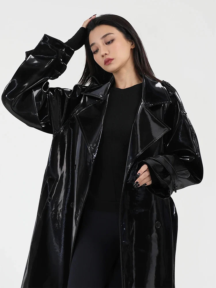 Yuri™ – Reflecterende Lakleren Trenchcoat
